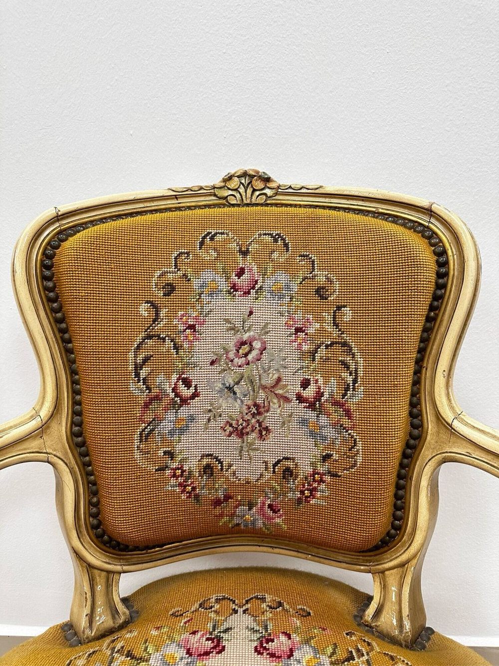 Кресло в стиле Людовика XV