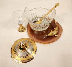 Икорница "Осетринка" с крышечкой на агате с рюмочкой