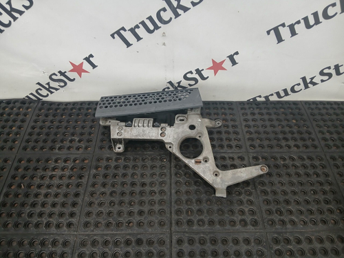 Кронштейн подножки левый