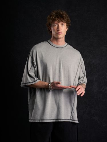 Серая оверсайз футболка с вывернутыми швами