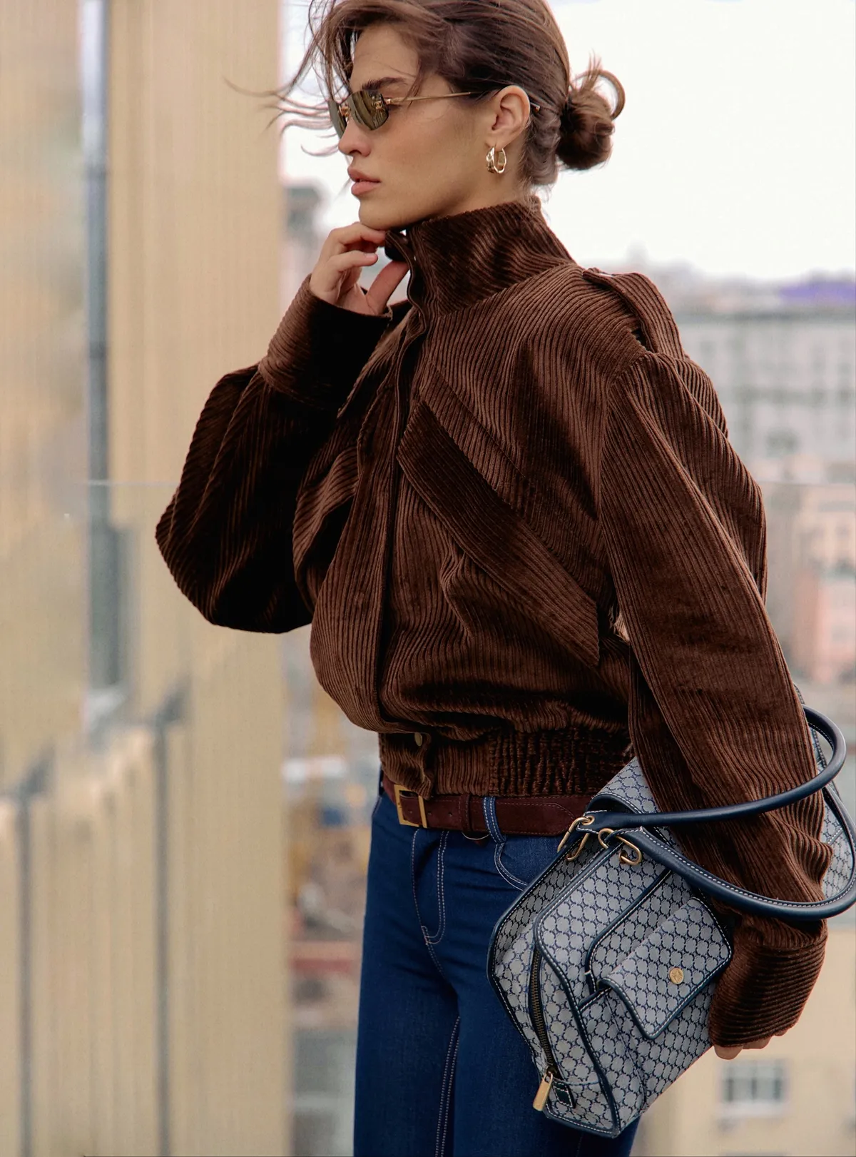 Бомбер из вельвета шоколадный