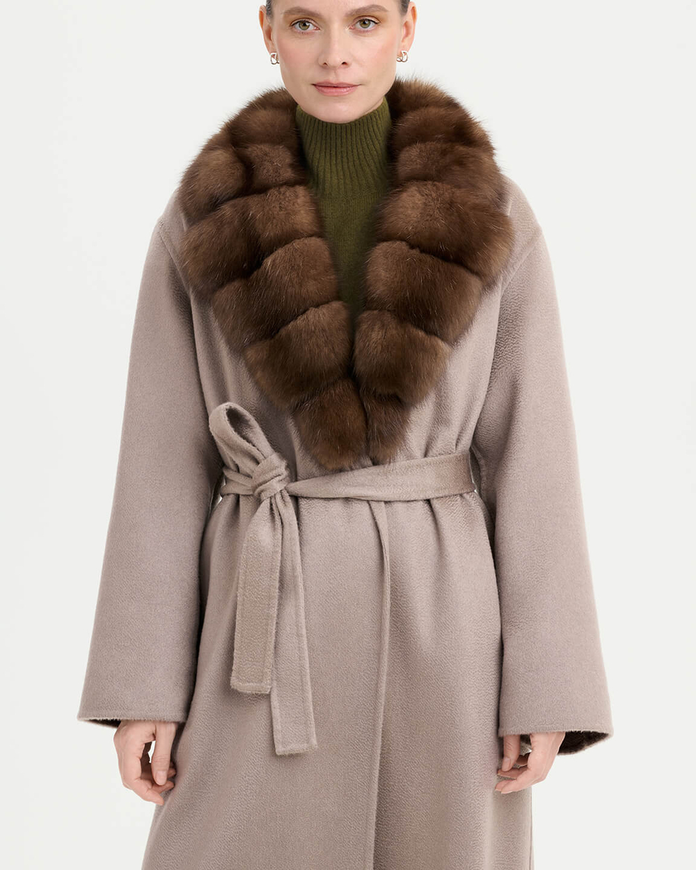 Пальто кашемировое с отделкой из меха соболя