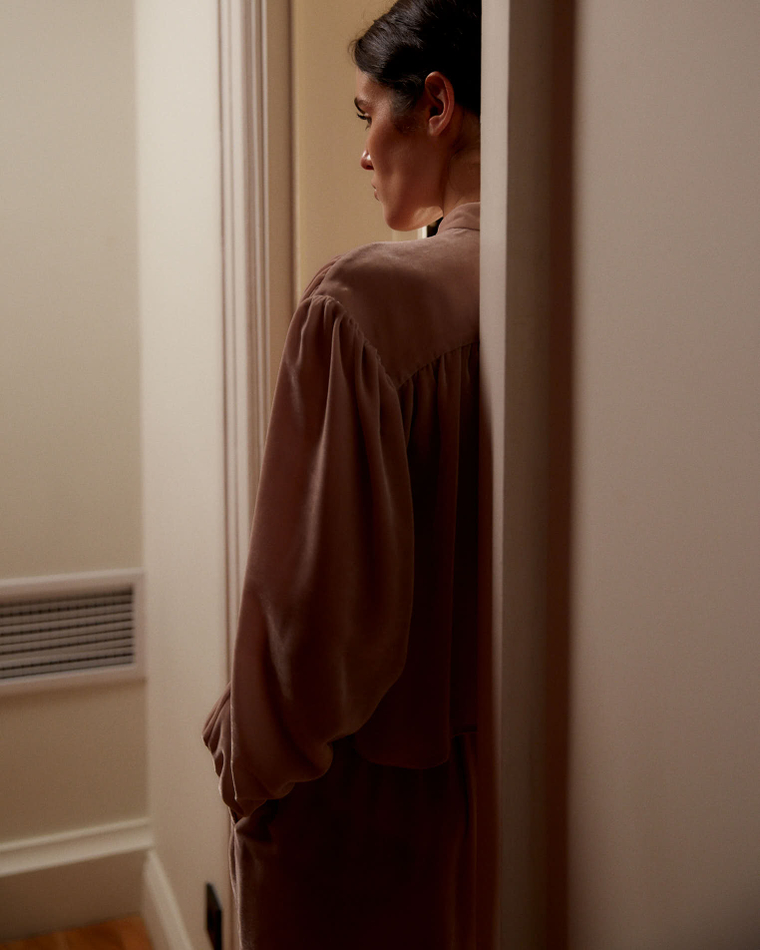 Комплект: блуза и брюки из шелкового бархата розовый