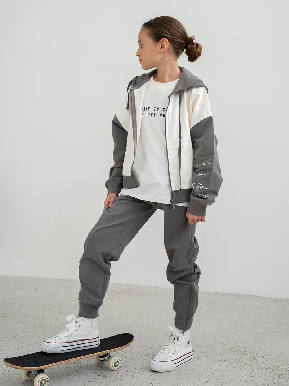 Спортивный костюм для девочки в школу