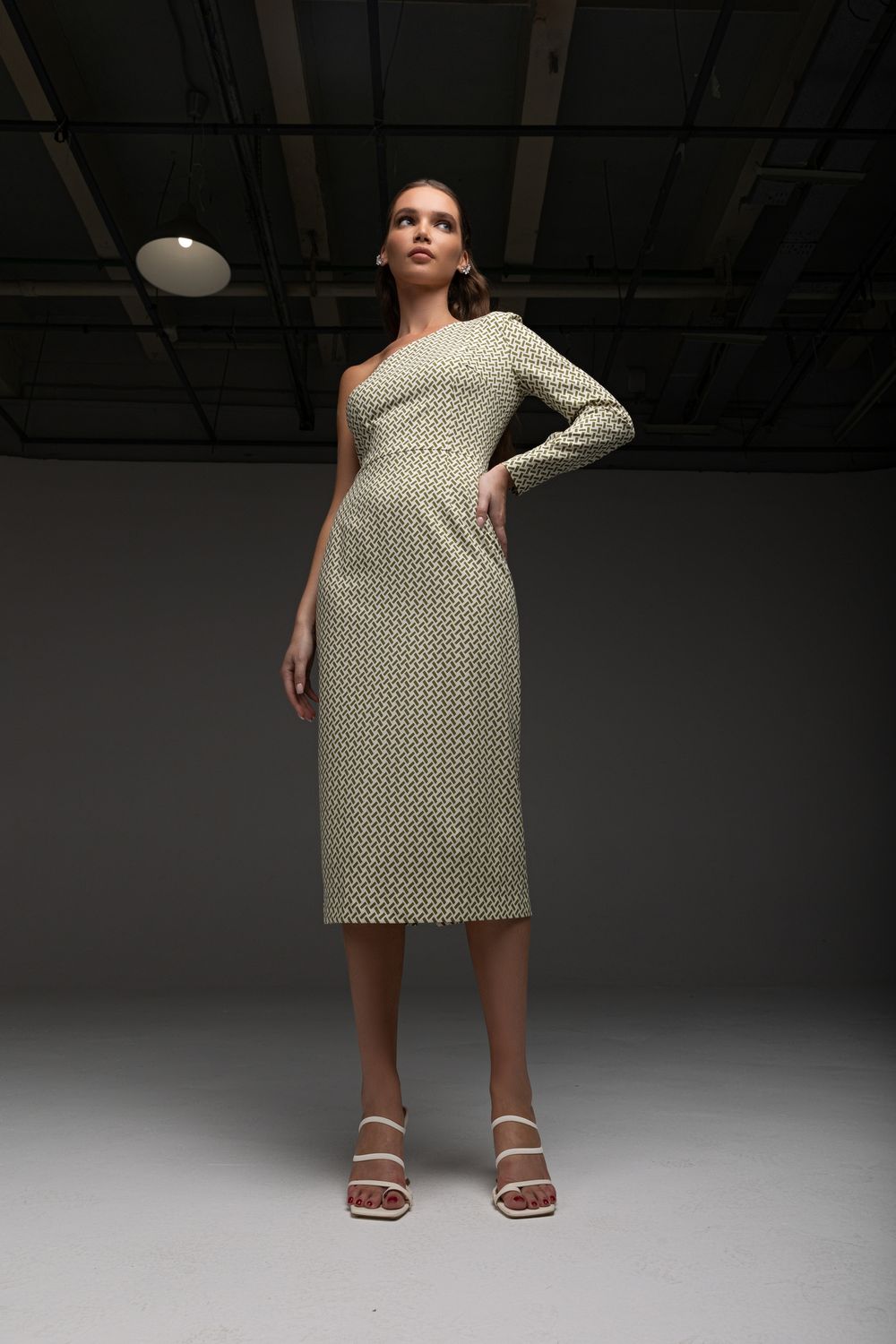 Платье на одно плечо (геометричный принт)