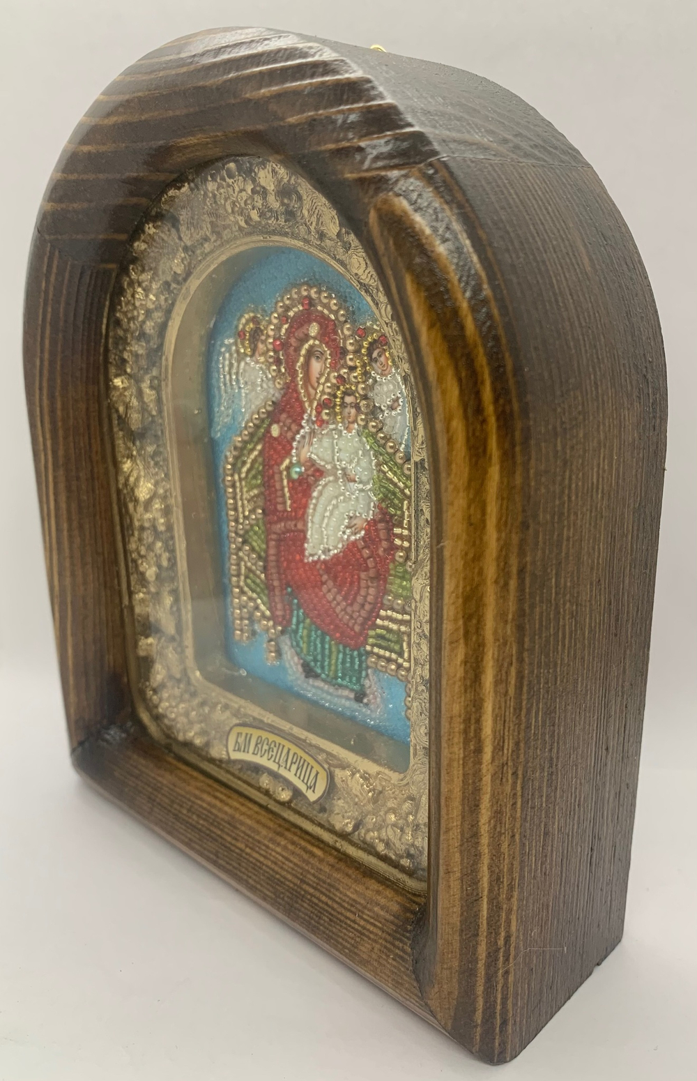 Дивеевская икона с рукописным ликом из бисера Божией Матери Всецарицы.