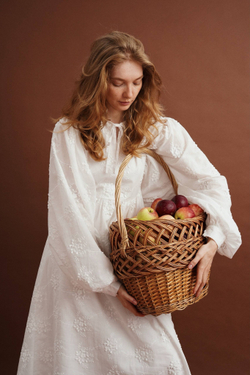 Платье с объемным рукавом из хлопкового шитья "Цветы"