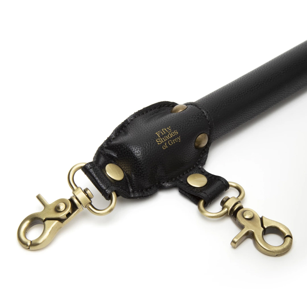Кожаная распорка для бондажа Fifty Shades of Grey Bound to You Spreader Bar Black