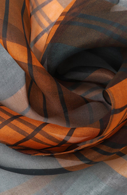 Косынка из шелка в клетку