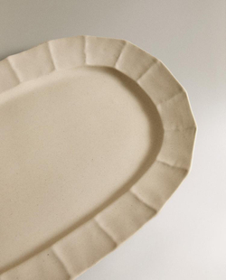 ZARA HOME ОВАЛЬНОЕ КЕРАМИЧЕСКОЕ БЛЮДО С РЕЛЬЕФНЫМ КРАЕМ, ПЕСОЧНЫЙ