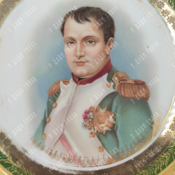[Кузнецовский фарфор] Декоративная тарелка с портретом Наполеона. Москва, 1912 г.