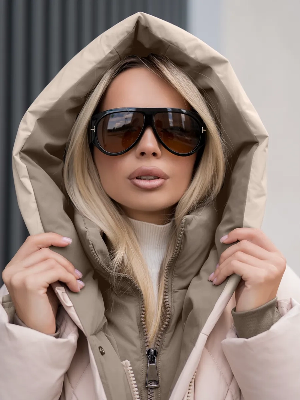 Пуховик стеганный зимний длинный с капюшоном