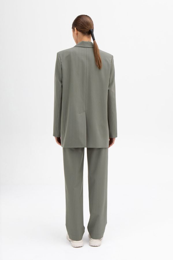 Жакет двубортный в полоску