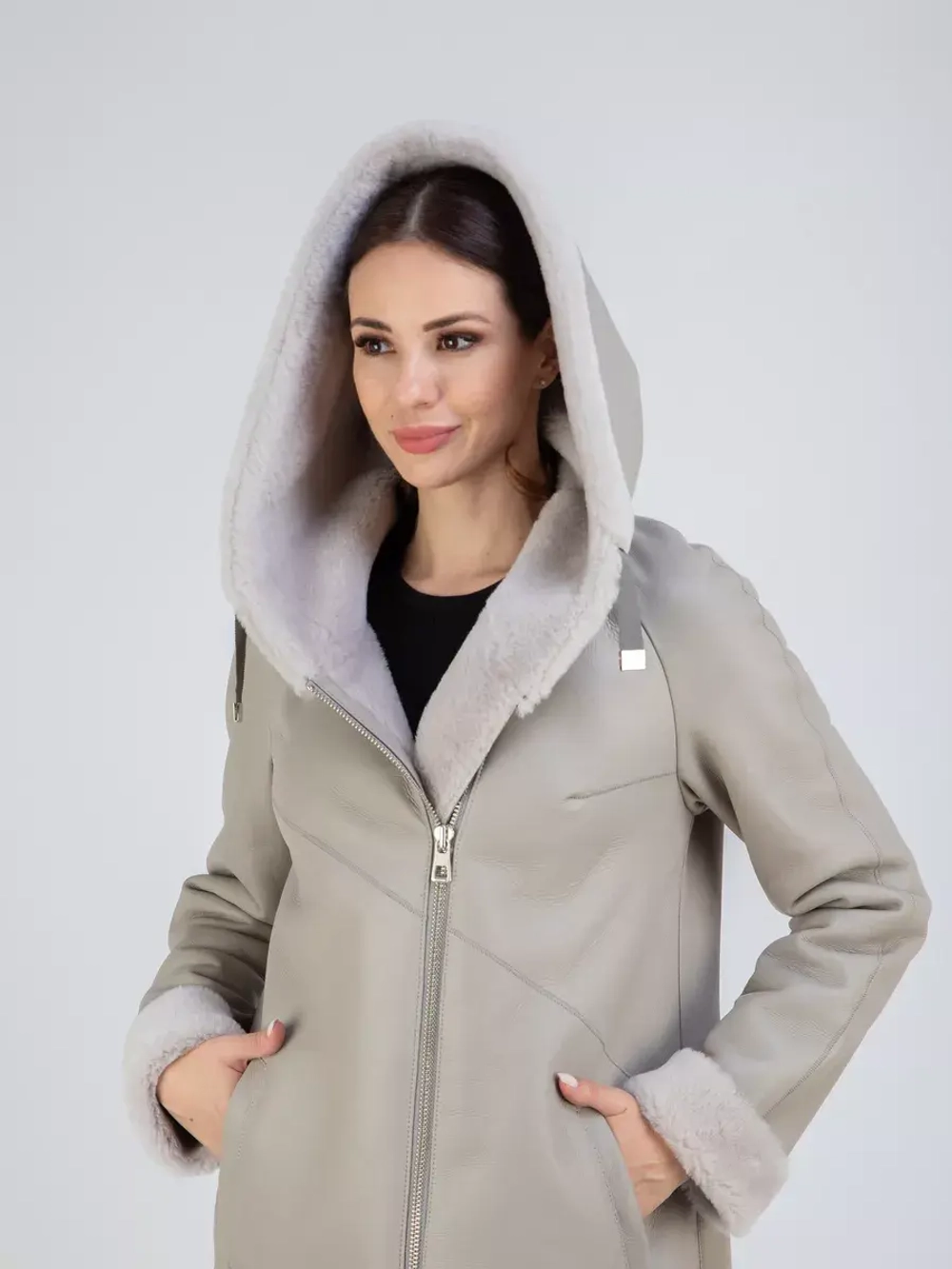 Дубленка зимняя натуральная с капюшоном