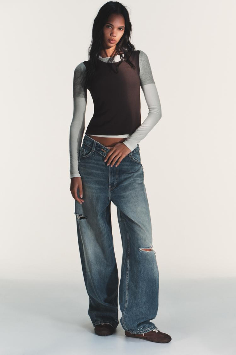 ZARA ФУТБОЛКА С ЭФФЕКТОМ ТРОЙНОГО СЛОЯ И ДЛИННЫМИ РУКАВАМИ, КОРИЧНЕВЫЙ