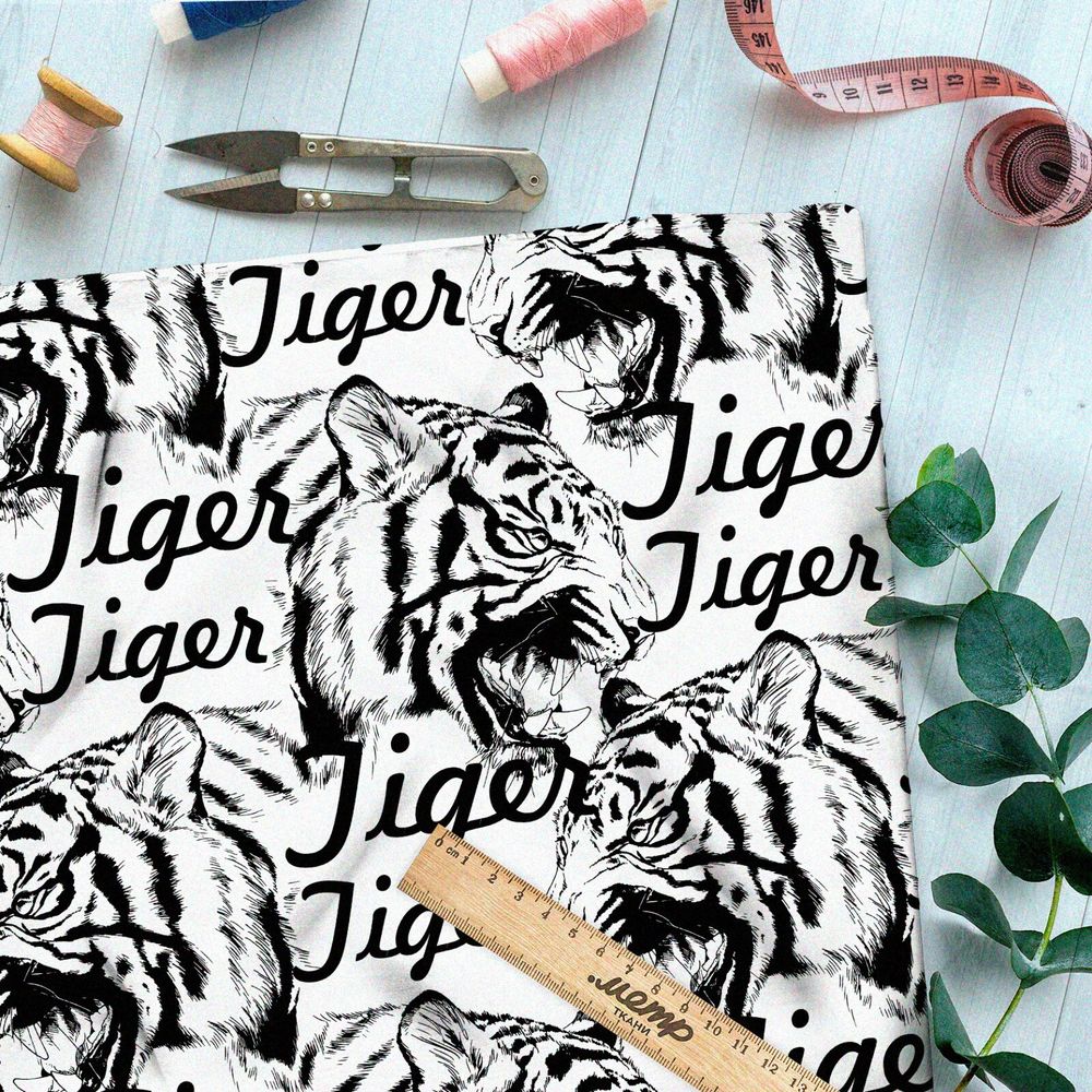 Ткань муслин белый тигр на белом фоне с надписями