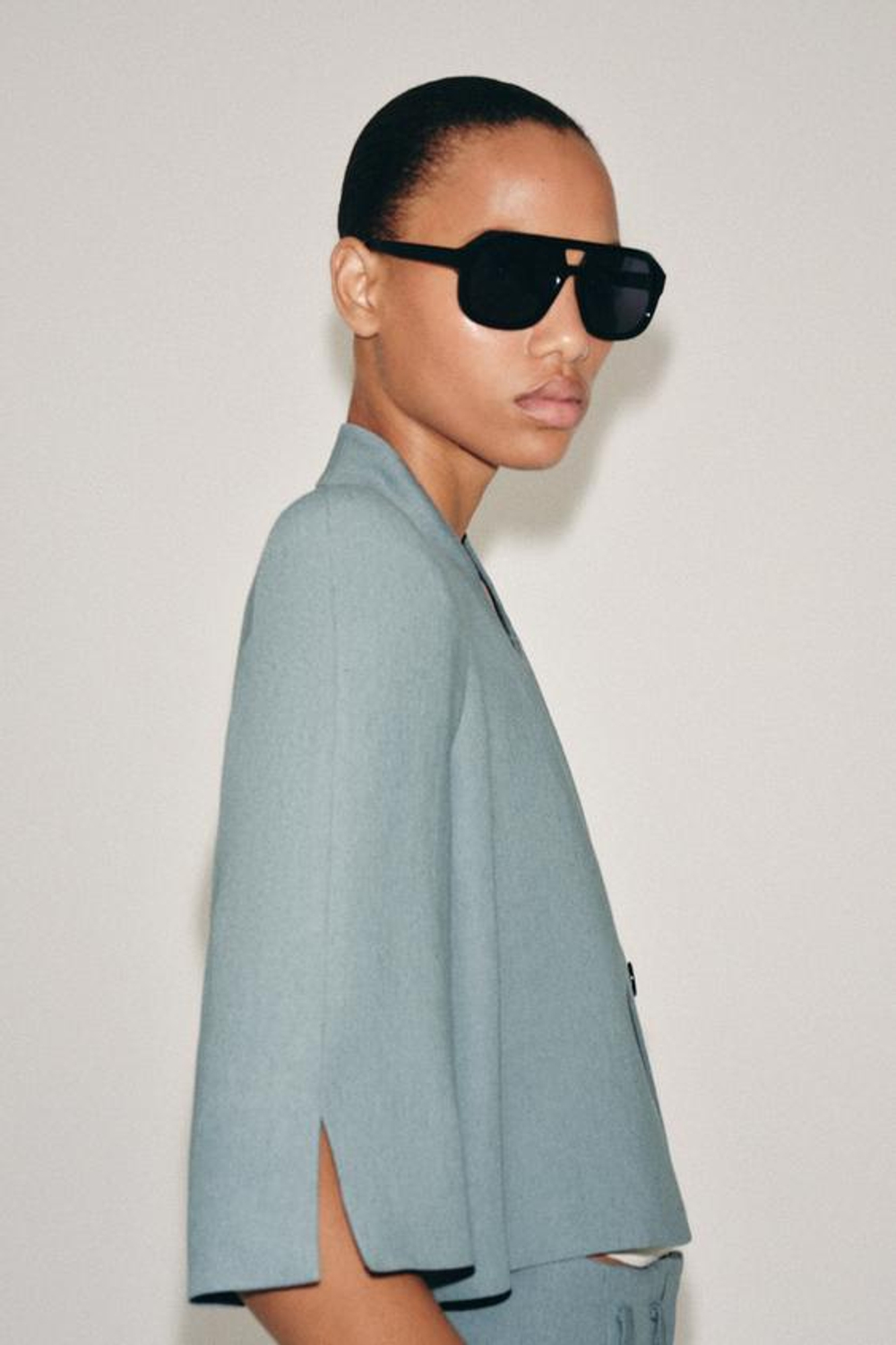 ZARA УКОРОЧЕННЫЙ ЛЬНЯНОЙ БЛЕЙЗЕР — ZW COLLECTION, СЕРО-СИНИЙ