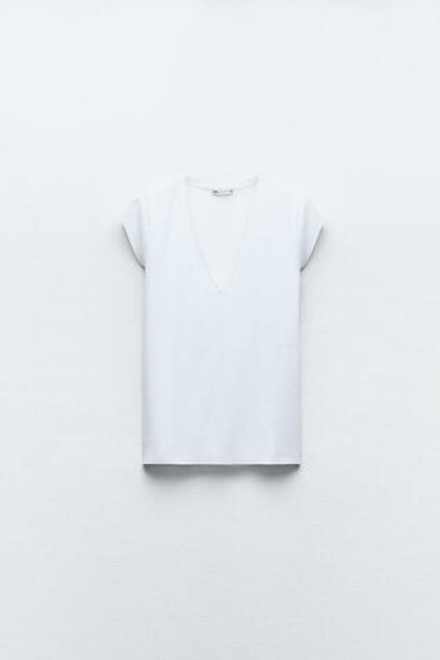 ZARA ХЛОПКОВАЯ ФУТБОЛКА С V-ОБРАЗНЫМ ВЫРЕЗОМ, БЕЛЫЙ