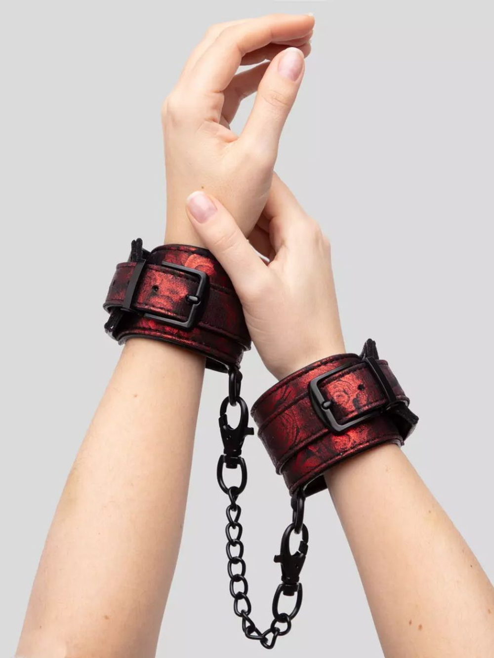 Красно-черные наручники Reversible Faux Leather Wrist Cuffs (Цвет: красный с черным)