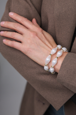 Браслет "Вуаль" белый жемчуг в белой сетке, оттенок золото