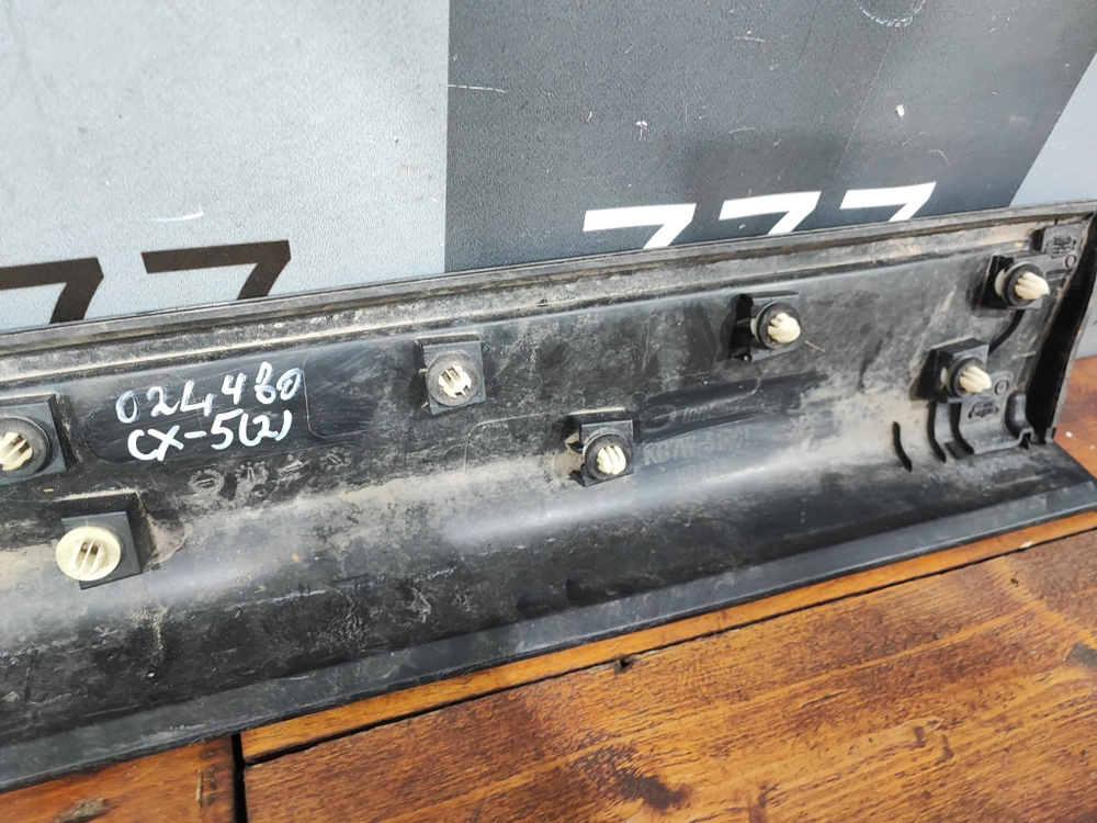 Накладка двери задней правой Mazda CX-5 2 (KF) 17-нв Б/У Оригинал KB7W51RC1