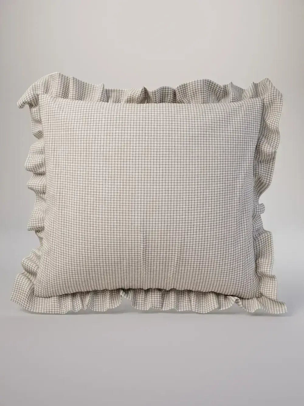 Декоративная наволочка с рюшами, оборками "Бежевая клеточка" 70х70 см, 1 шт, без молнии