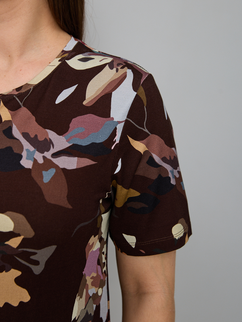 Футболка Фв-107/коричневый-цветыабстракция