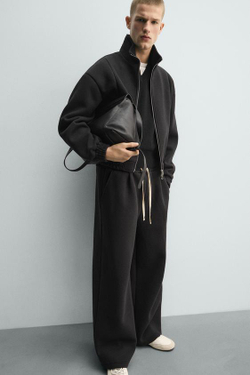 ZARA ТЕХНИЧЕСКИЕ БРЮКИ-ДЖОГГЕРЫ СО СКЛАДКАМИ, ЧЕРНЫЙ