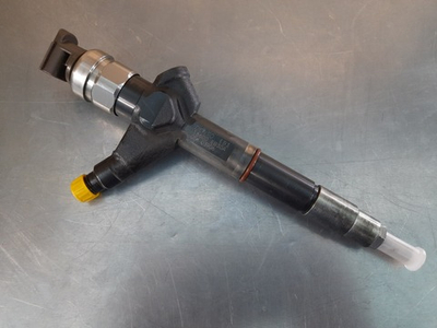 Форсунка топливная Denso 16600EB300