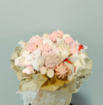 Композиция со сладостями и рафаэлло в шляпной коробке