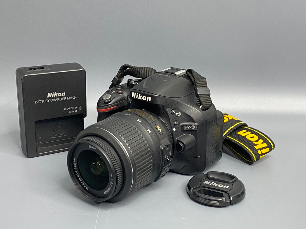 Nikon D5200 kit 18-55mm 6.200 кадров