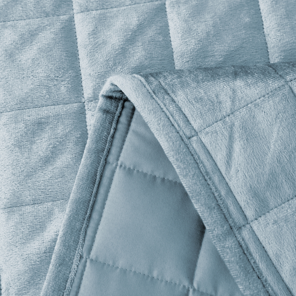 Велюровое покрывало в клетку и две наволочки OVL022