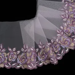 Вышивка на сетке лаванда (правая) 20 см