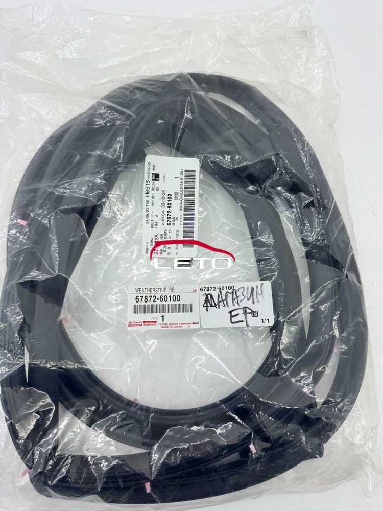 Уплотнитель двери задней левой 67872-60100 6787260100