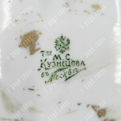 [Кузнецовский фарфор] Декоративная тарелка с портретом Наполеона. Москва, 1912 г.