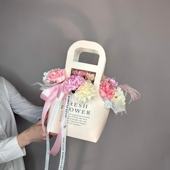 «Сахарная пудра» стильная сумка с диантусами