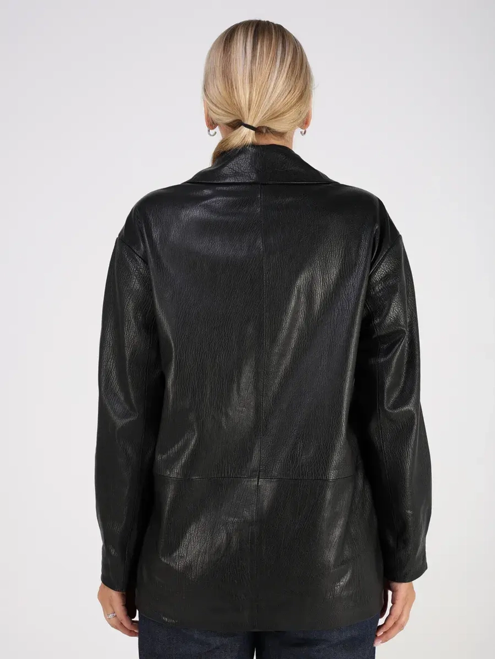 Кожаная куртка демисезонная