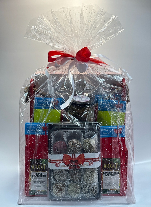 Подарочный ящик ср.красный 2026! конфеты бушерон \чай себасти\кофе бурбон арабика голд\чай архат 300гр\айва персик\клубн.бергамот\фигурка шоколад