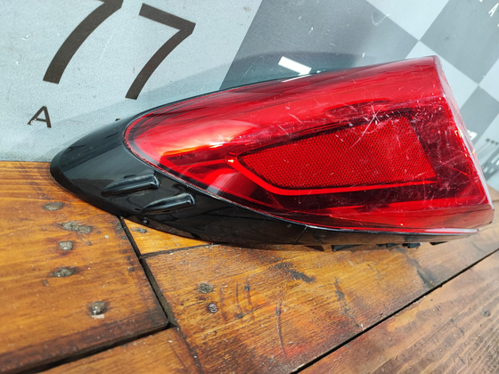 Фонарь задний левый Toyota C-HR 16-19 Б/У Оригинал 81560F4010