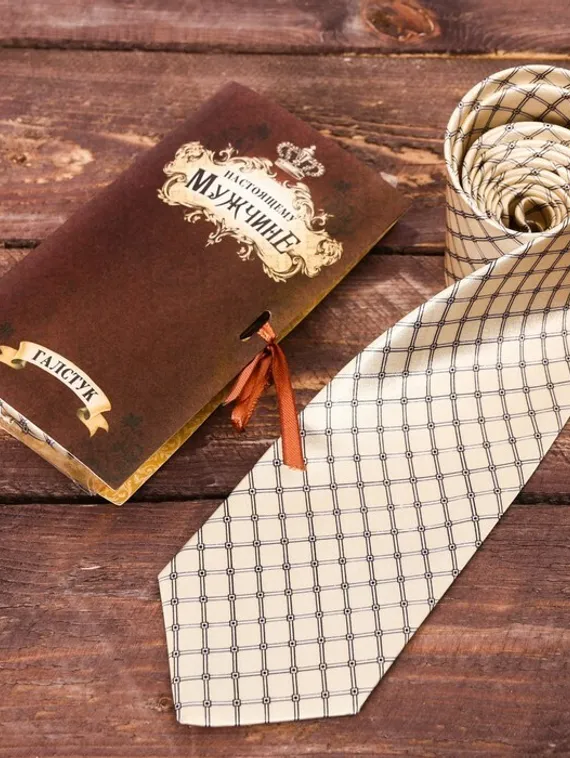 Галстук в открытке с атласной лентой &quot;Настоящему мужчине&quot;