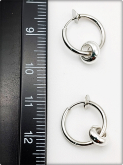 Клипсы на пружинке для имитации пирсинга ушей.