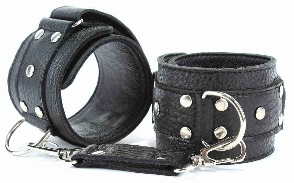 Черные кожаные оковы на липучке (Цвет: черный)