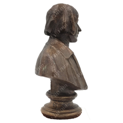 Динес Ю. С. Бюст Н. В. Гоголя. Бронза, литьё. 1955 г.