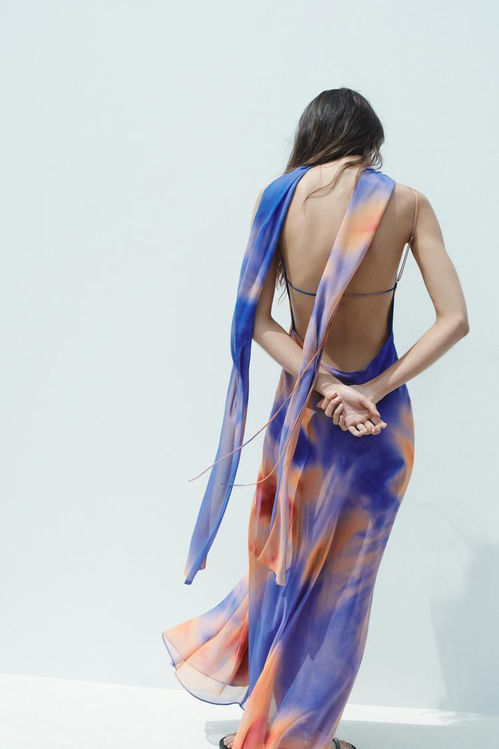 ZARA ДЛИННОЕ ПЛАТЬЕ С ПРИНТОМ, РАЗНОЦВЕТНЫЙ