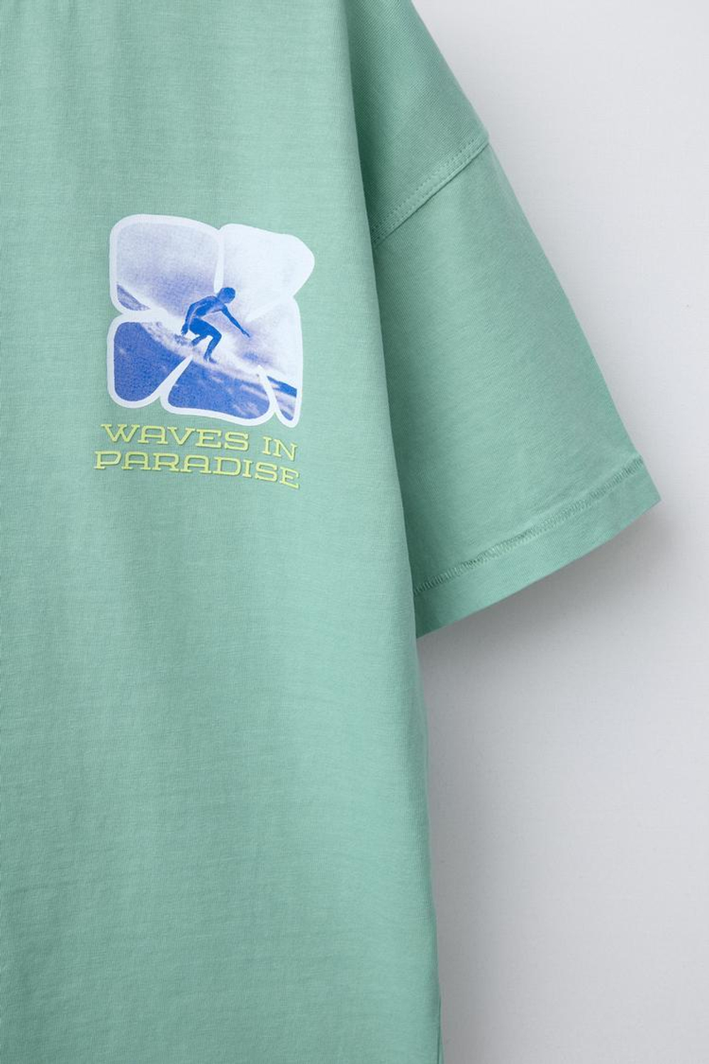 ZARA ФУТБОЛКА С ПРИНТОМ «СЕРФИНГ», ЗЕЛЕНЫЙ