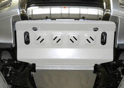 Защита радиатора Rival для Mitsubishi Pajero III (V - все) 1999-2006/Mitsubishi Pajero IV (V - 3.0; 3.2D (188/200 л.с.); 3.8) 2006-2020, штампованная, алюминий 4 мм, с крепежом, 333.4012.1