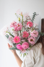 купить стильный букет в розовой гамме на день матери