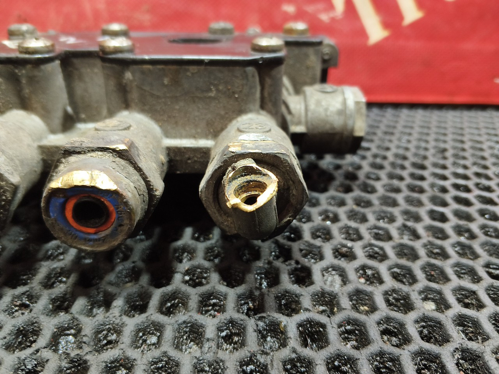 Кран уровня пола главный