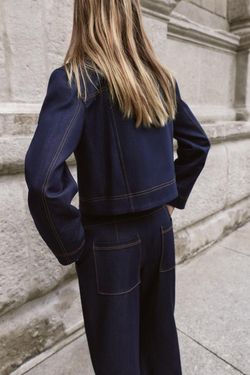 ZARA КУРТКА С КОНТРАСТНОЙ ОТСТРОЧКОЙ, ИНДИГО