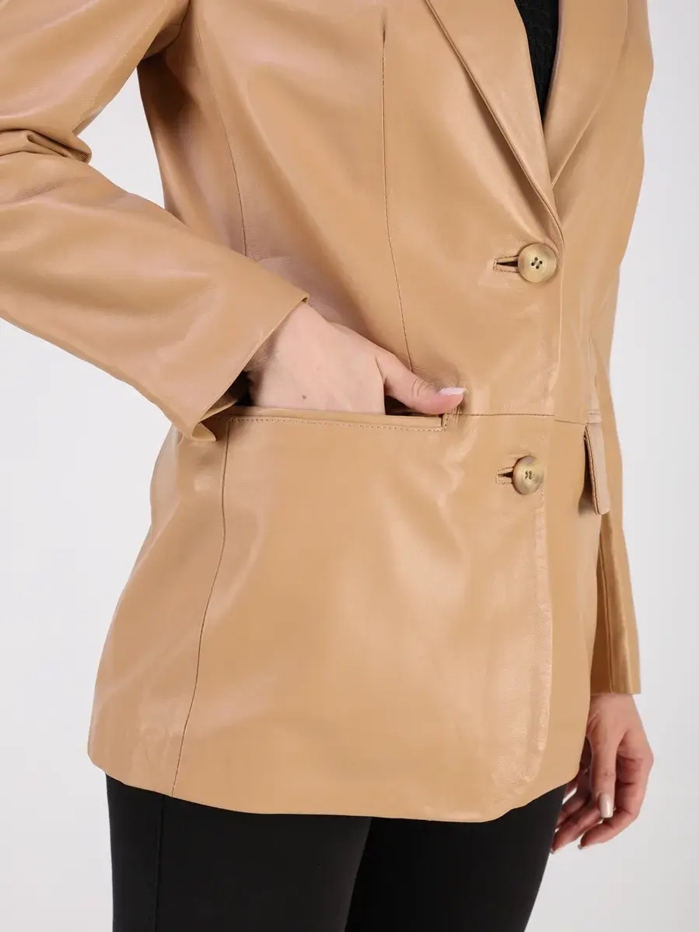 Кожаная куртка демисезонная блейзер